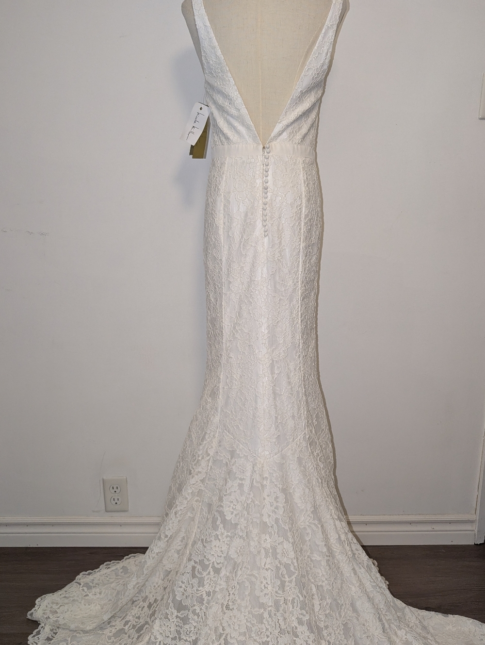 Lace Nicole Miller Mermaid Bridal Gown with Sweetheart Neckline - Picture 8 of 16
